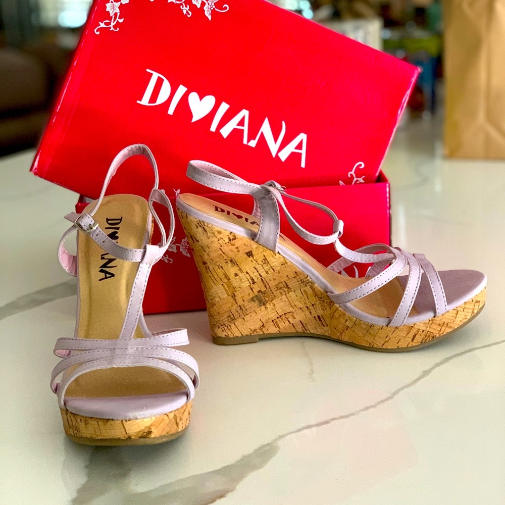 NWT-Lilac t- strap wedge sandal